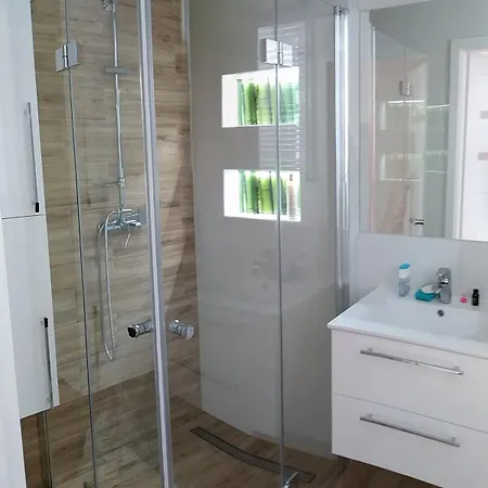 Modern & Bright Apartment, Free Parking, Away From Crowds * Kraków