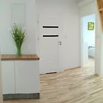 Modern & Bright Apartment, Free Parking, Away From Crowds * קרקוב