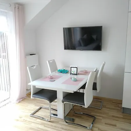 Modern & Bright Apartment, Free Parking, Away From Crowds Апартаменты