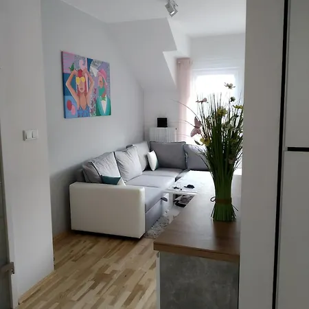 Modern & Bright Apartment, Free Parking, Away From Crowds Appartement